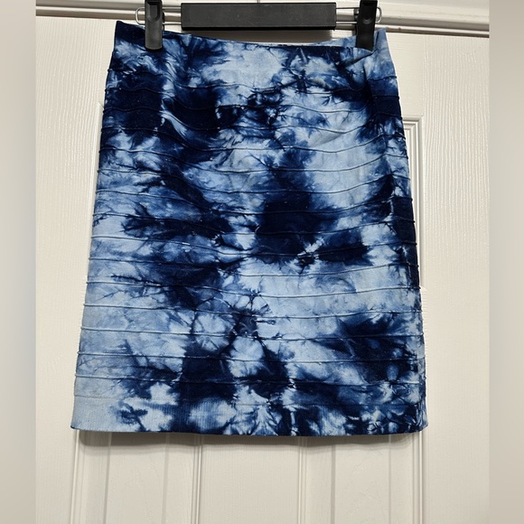 BEBE BLUE TIE DYE BANDAGE KNIT SKIRT - Picture 2 of 5